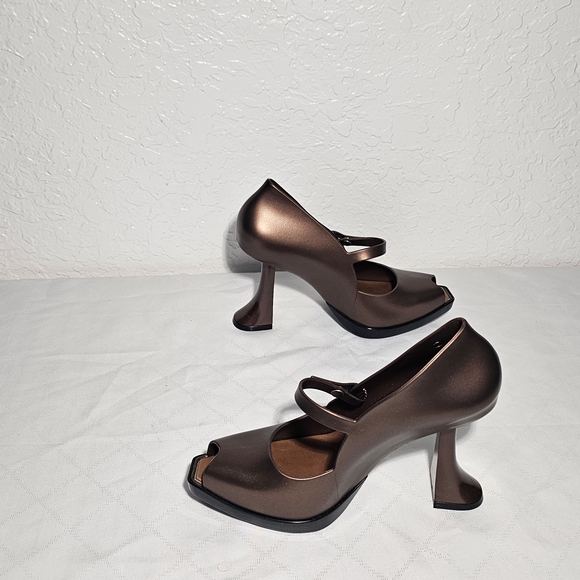 MELISSA + KARL LAGERFELD Bronze heel - Picture 3 of 6